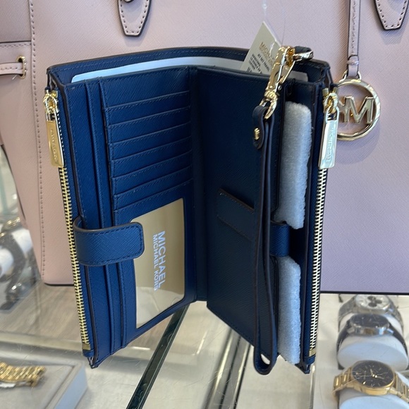 MICHAEL KORS LARGE DOUBLE ZIP WRISTLET WALLET PHONE CASE 
Navy 
NWT - Picture 14 of 16